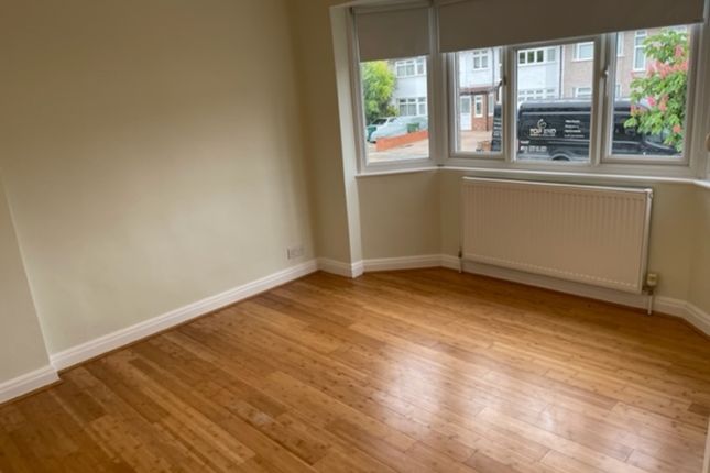 41, Hall Farm Drive, Whitton photo 5