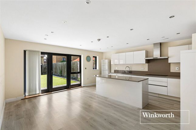 13, Inglis Way, London photo 4