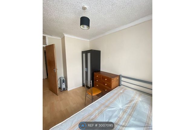 Roman Close, Feltham photo 3