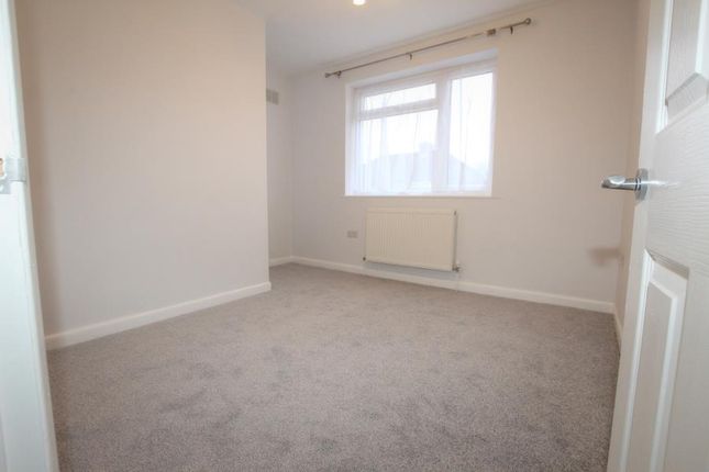 Flat to rent in Cairn Way, Stanmore
