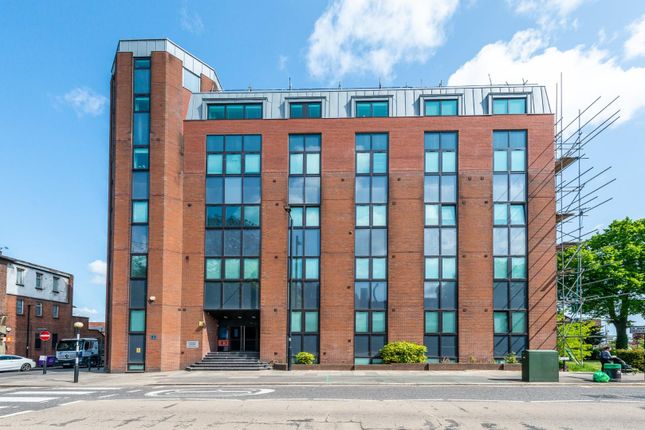 Flat to rent in Hobart Court, 51 The Bourne, London