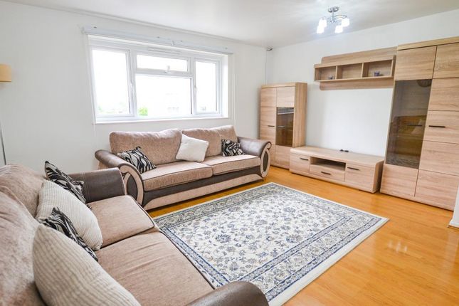 Flat to rent in Nant Court, Granville Road, London