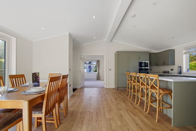 16 , Kingfisher Lane, Turners Hill photo 4