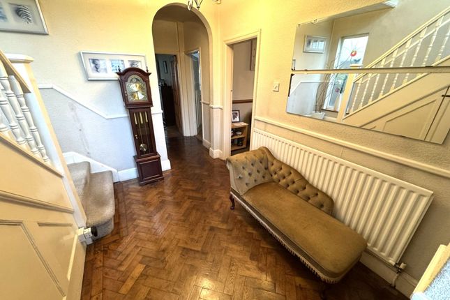 68 The Crescent, Willenhall photo 3