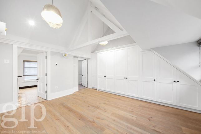 Thumbnail Flat to rent in Monmouth Street, London, Greater London