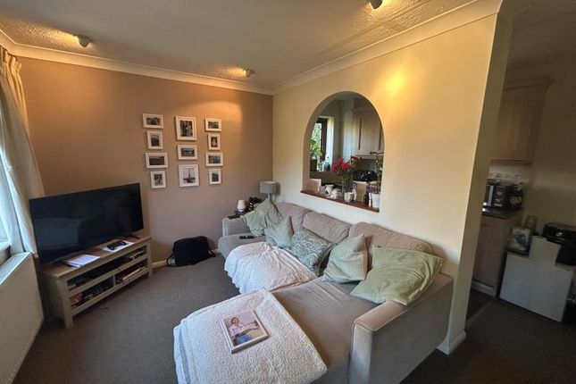 6, Churchfields, Guildford photo 2