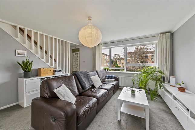 75, Harrowdene Gardens, Teddington photo 3
