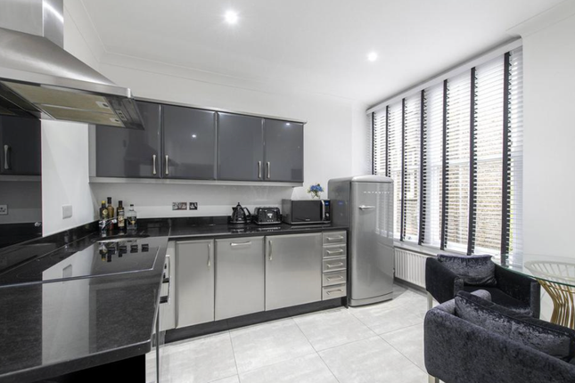 No. 51 Lincoln House, Basil Street, London photo 5