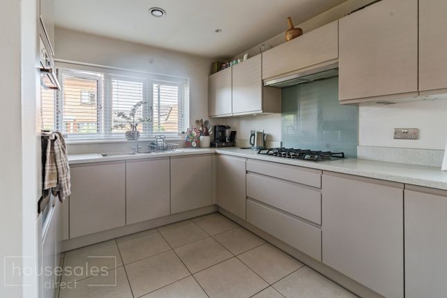 2, Bellevue Farm Road, Crawley photo 2