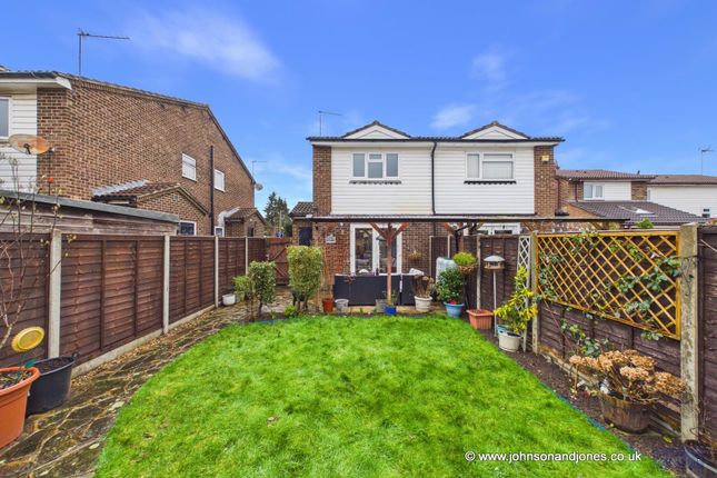 5, Cornhill Close, Addlestone photo 2