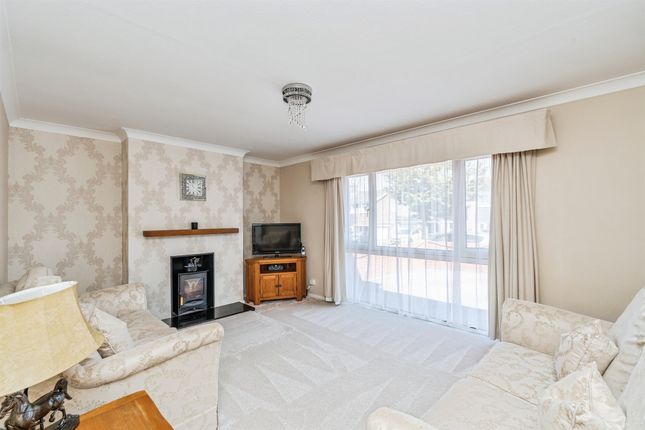 24, Ringwood Drive, Southampton photo 2