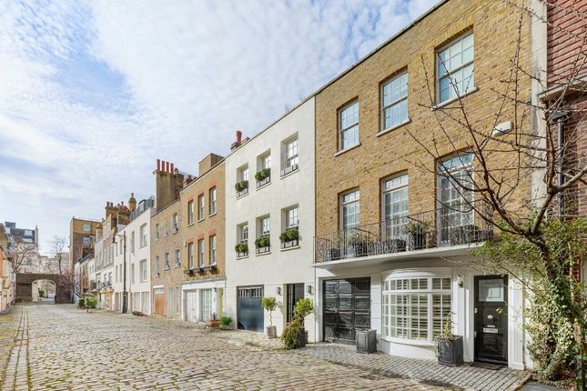Mews house for sale in Belgrave Mews North, London
