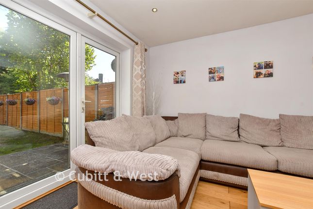 11, Shamrock Close, Fetcham photo 4