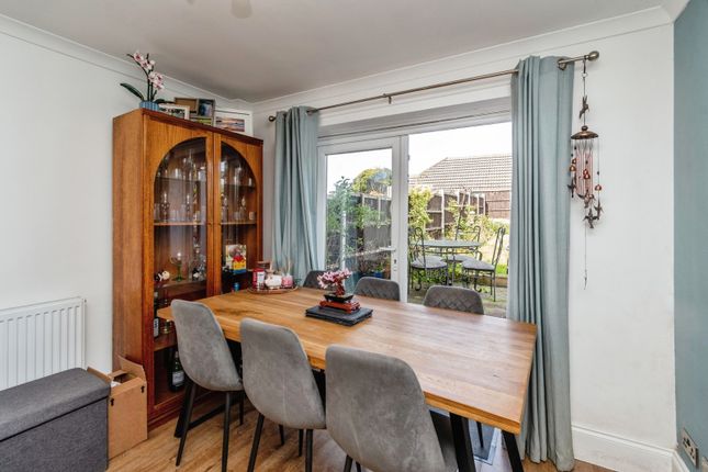 3, Smillie Place, Staffordshire photo 4