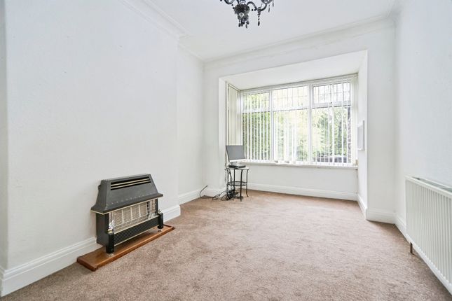 10, Duchy Avenue, Bradford photo 4