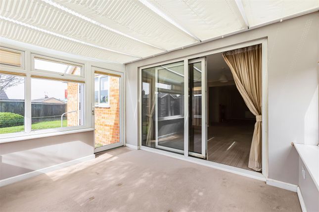 2, Warwick Close, Hertford photo 4