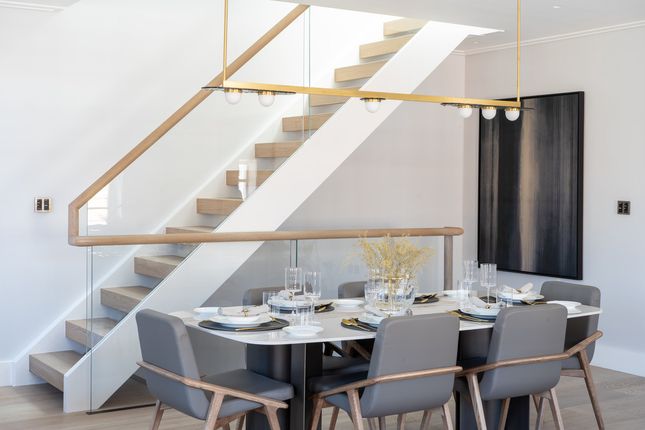 Flat 4, 82 Mount Street, Mount Street, London photo 4