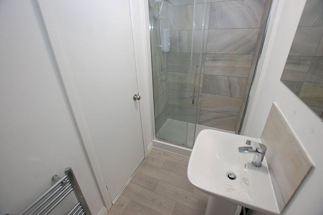 Flat 1, 39D,, Canterbury Street, Greater Manchester photo 4
