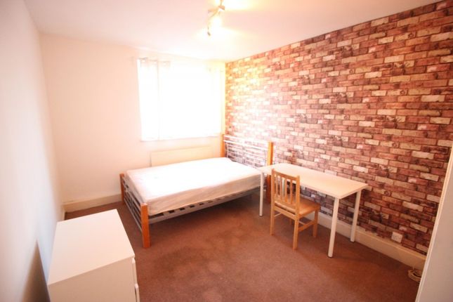 Shared accommodation to rent in Poplar, London