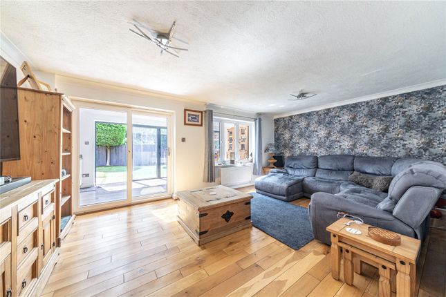 5, Fairwater Drive, Addlestone photo 4