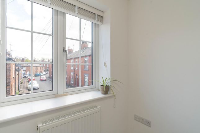 Town house to rent in Vincent Street, Macclesfield