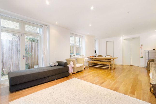 Flat to rent in Earls Court Square, Earls Court, London