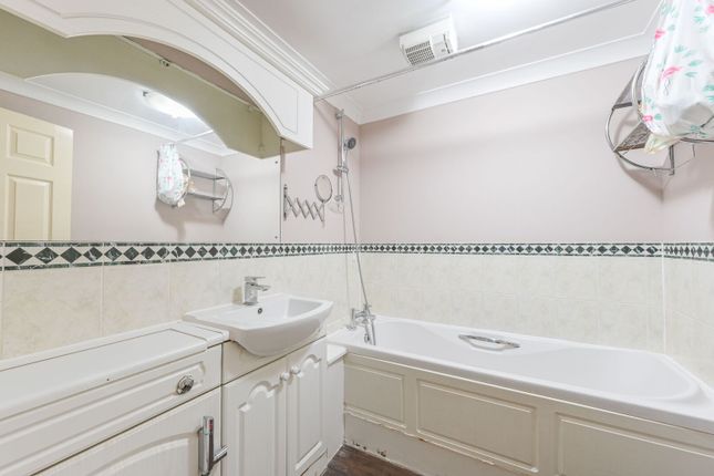 Galleons View, E14, Isle Of Dogs photo 4