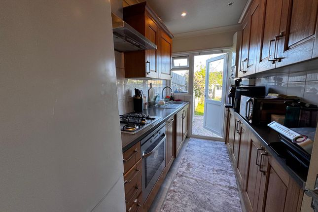 182, Waverley Road, Harrow photo 2
