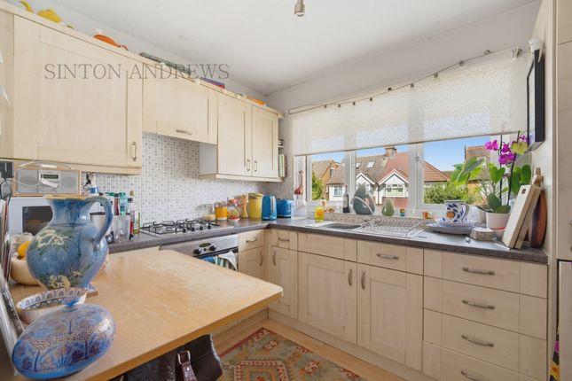 7a, Glencairn Drive, London photo 4