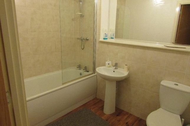 Flat to rent in Ladywell Point, Pilgrims Way, Manchester