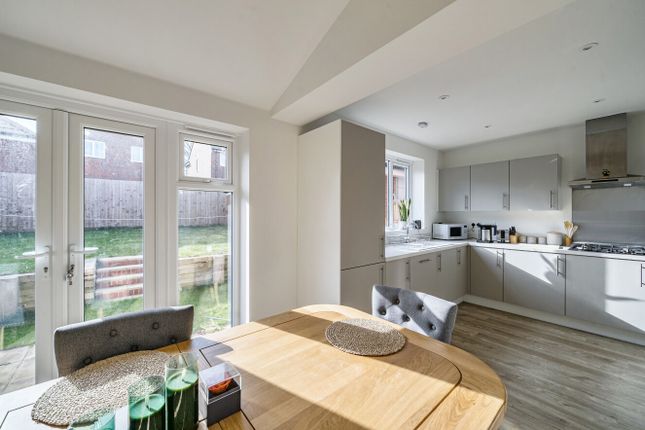 5, Heythorp Park, Bracknell photo 3