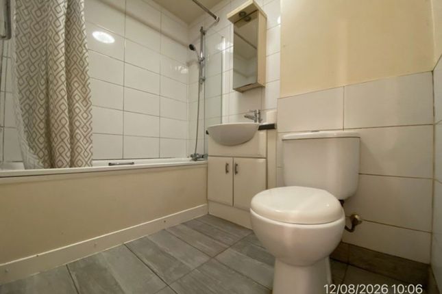 9, Queens Court, Berks photo 2