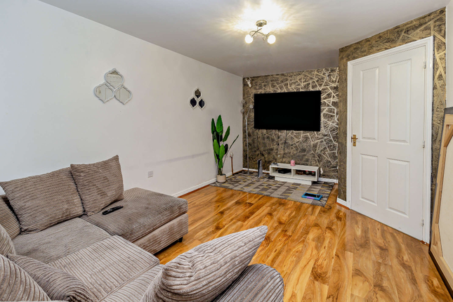 6, Kilmarnock Grove, Heywood photo 2