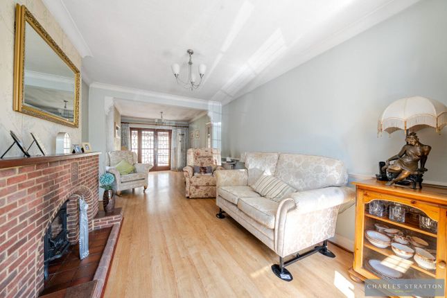 25 Burnt House Lane, Ingatestone photo 4