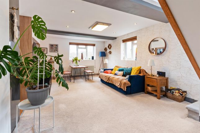 Flat for sale in Perth Close, London
