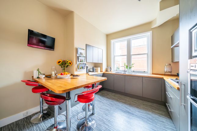 Flat 149, Albert Palace Mansions, Lurline Gardens, London photo 4