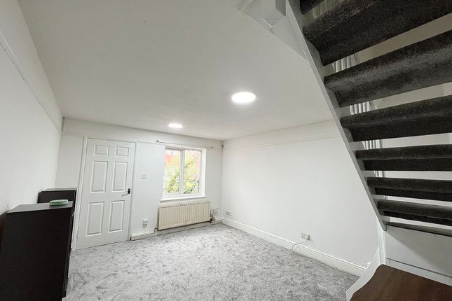 Brocade Close, Salford photo 3