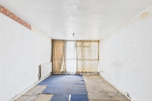 213, Brockles Mead, Harlow photo 2