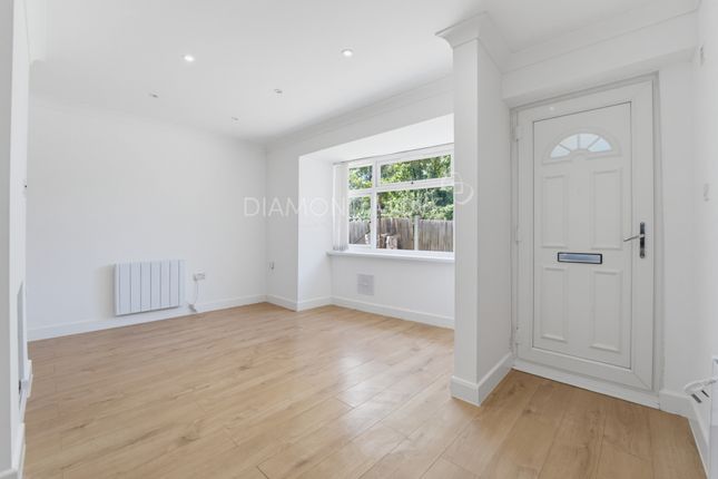 789 (90), Staines Road, Feltham photo 2