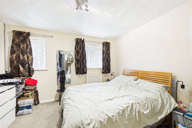 69, Dart Road, Farnborough photo 4
