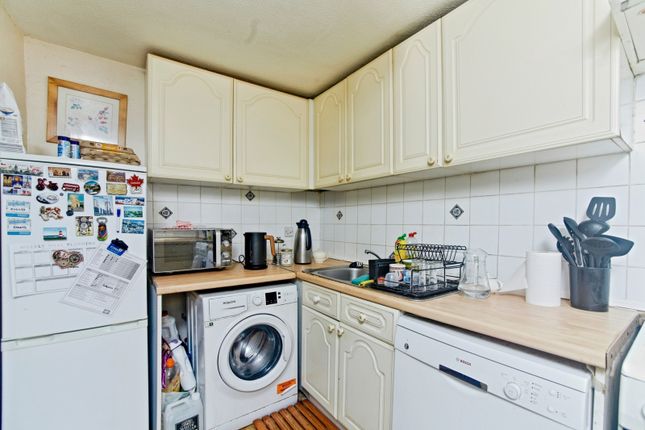 10, Anselm Close, Croydon photo 2
