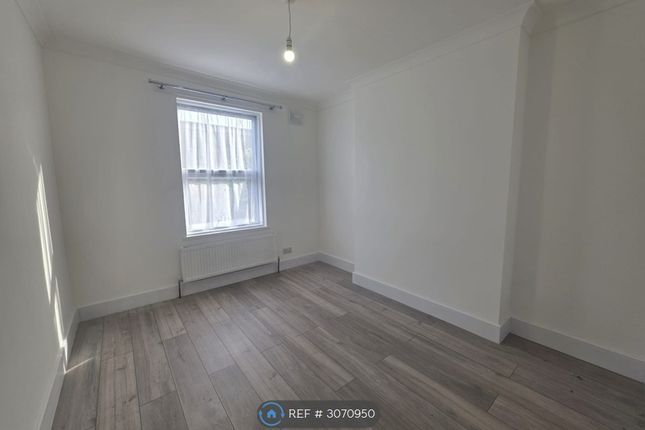 B Churchill Road, London photo 4