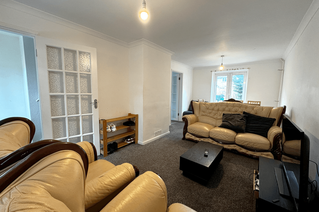 5, Cloverlands, Crawley photo 3