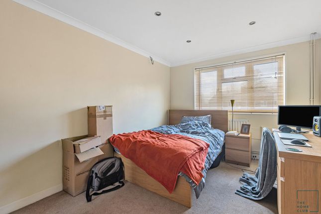 Flat to rent in Elgin Gardens, Guildford