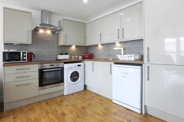 Thumbnail Flat for sale in Saddlers Place, Hounslow
