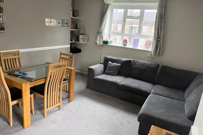 Flat 16, Hovenden House,, Kingswood Estate, London photo 3