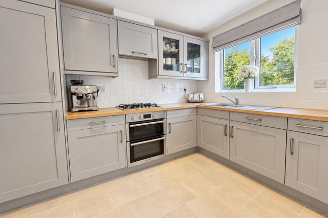 21, Stocken Close, Hucclecote photo 2