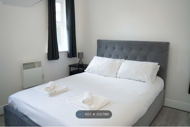 Flat, Jacobs Court Worth Park Avenue, Crawley photo 2