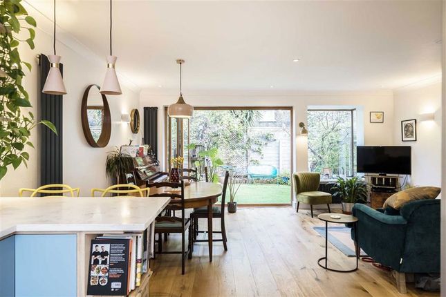 21, Langley Lane, London photo 2