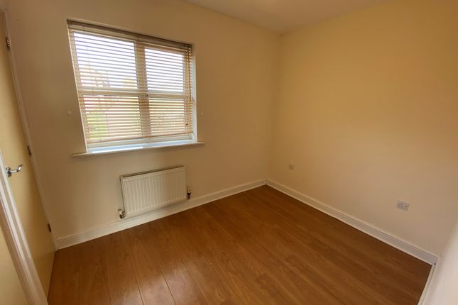 Town house to rent in Salisbury Close, Crewe